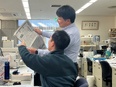 新聞記者（未経験歓迎）◆主に官公庁に取材／年休125日／残業月15時間／賞与年2回／長期休暇あり2