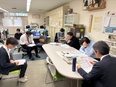 新聞記者（未経験歓迎）◆主に官公庁に取材／年休125日／残業月15時間／賞与年2回／長期休暇あり3