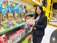 アミューズメント店の店舗運営スタッフ◆家具付き社宅有／月9日休／入社半年で月収30万円可／髪色自由！2