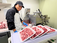精肉加工スタッフ（未経験歓迎）◆入社時にマイ包丁をプレゼント／A4 ・A5ランクの和牛を捌く2