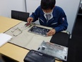 PCのサービスエンジニア◆HP・DELL製品の修理を担当／残業ほぼナシ／月給25万円以上／土日祝休み2