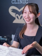 受付コンシェルジュ◆一生モノの接遇と知識をもつ”美のプロ”へ。年休121日／残業月3h／月給27万～1