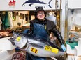 マグロの出荷スタッフ（未経験歓迎）◆豊洲市場勤務／月給35万円以上／賞与年2回／年間休日112日3