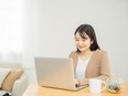 税務アシスタント◆年休125日／100％有休消化も可／基本定時退社／私服勤務OK／毎年昇給／副業OK3