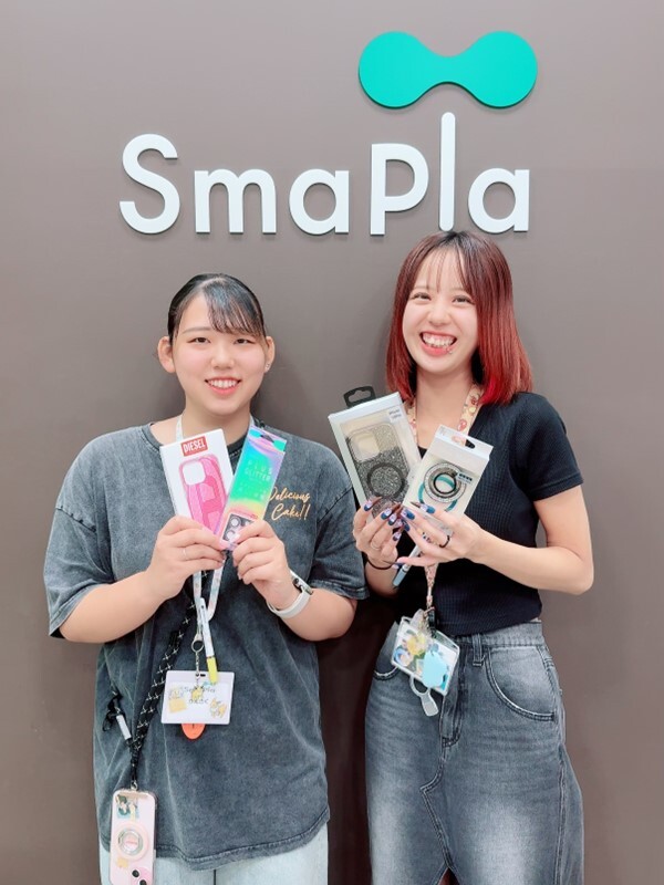 スマホアクセサリー販売スタッフ（未経験歓迎）◆髪型ネイル自由／月給24万円も／今年中に年休137日へイメージ1