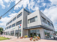 総務（未経験歓迎）◆17:30退社が基本／賞与年3回／年間休日120日／家族・住宅手当あり2