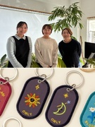 事務スタッフ（未経験歓迎）◆SNSで話題のキーホルダーや手帳を扱う／残業月10時間程度／服装自由1