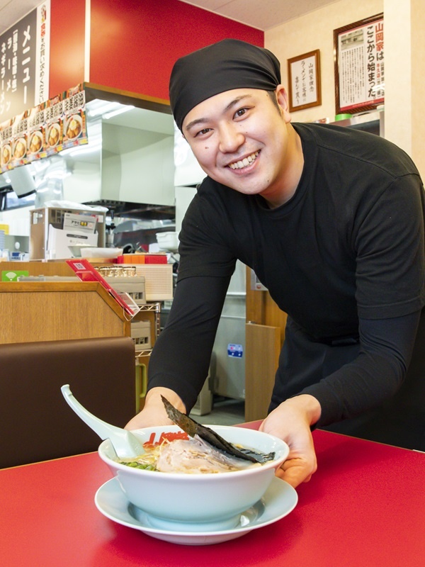 店舗運営スタッフ◆店長は月給41万円以上＆年収550万円も！週休3日もOK／5連休可イメージ1