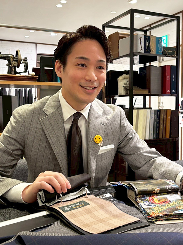 スーツブランド『ONLY』の販売スタッフ◆残業月10h／賞与年2回＋特別賞与年1回／未経験歓迎イメージ1