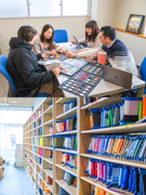 服飾資材のルート営業（リボン・レースなど）◆未経験歓迎／17時定時／海外研修あり／賞与実績3ヶ月分1