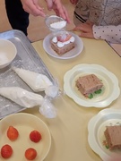 栄養士（業種未経験OK）◆献立作成から食育まで幅広く活躍／年間休日122日／残業ほぼなし／賞与年2回1