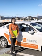 自動車教習所のインストラクター◆9割未経験／書類選考無／多彩な事業グループの安定企業／賞与年2回1
