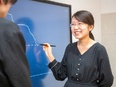 Webマーケター◆月給28万円以上／完休2日／自社オフィス勤務／出向外回り一切ナシ／AI活用／在宅有2