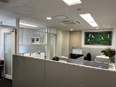 労務◆年間休日120日／土日祝休み／直近10年は毎年全員昇給／服装自由／月半ば以降は定時に退勤可能3