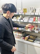 お香専門店のコンシェルジュ◆香りのスペシャリストとしてお香文化を発信／完休2日制／賞与年2回1