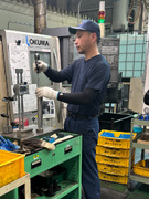 自動車部品の加工スタッフ◆未経験1年目で年収450万円以上も可／ノルマ・顧客対応なし／年休120日1