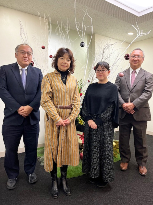 労務◆年間休日120日／土日祝休み／直近10年は毎年全員昇給／服装自由／月半ば以降は定時に退勤可能イメージ1