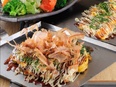 『レトロ鉄板居酒屋Gacha』の店舗運営スタッフ◆完休2日制・土日祝休み／22時閉店／年休125日2