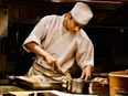 店舗運営スタッフ（店長・料理長候補）◆市場での仕入れ研修&手当あり／日曜・祝日休み／昨年末は8連休！2