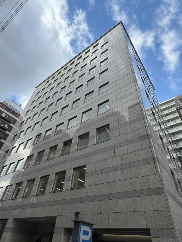 社労士補助（未経験歓迎）◆年休120日以上／残業月20時間以下／完全週休2日制／賞与年2回／転勤なしイメージ1