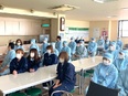 湿布の検品スタッフ（未経験大歓迎）◆残業月平均10時間以下／大型連休あり／2つの勤務時間から選べる2