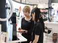 ビューティアドバイザー（未経験歓迎）◆残業ほぼゼロ／賞与年2回／コスメ社割あり／休日休暇＆待遇充実2