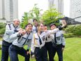 施設警備◆50～60代の正社員多数／立ち・座り仕事が半々／社員平均月収28万円／有休消化率90％2