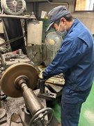 技術スタッフ（未経験歓迎）◆創業65年の老舗／5年目の年収例450万円／皆勤・家族・住宅など手当充実1