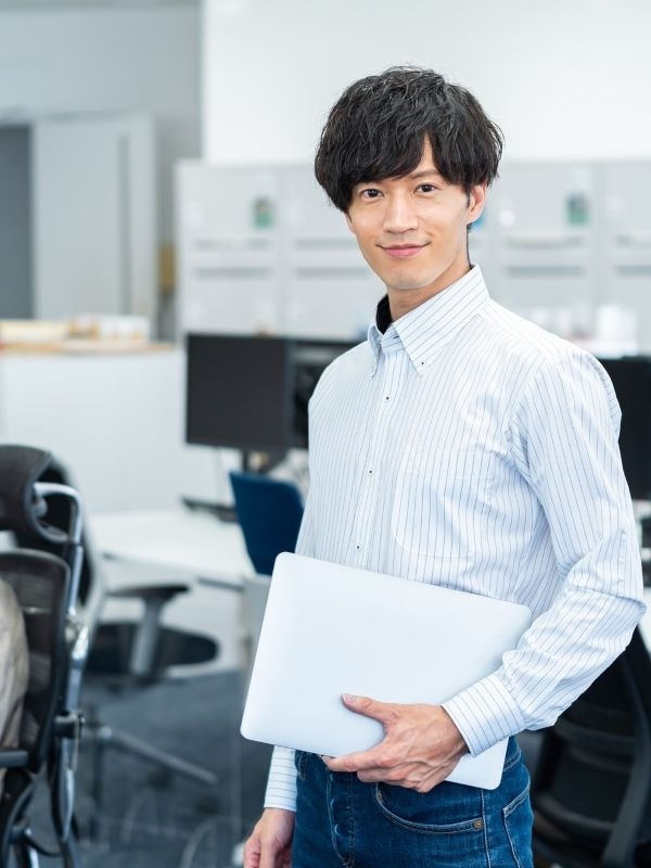 ITエンジニア◆未経験歓迎／上場グループ会社／土日祝休み／残業ほぼなし／経験者在宅案件あり！イメージ1