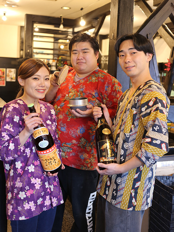 店舗運営スタッフ◆業界未経験歓迎/完休2日制/昇給年2回+賞与年1回/独立支援制度有/社員寮完備イメージ1