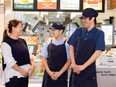 モスバーガーの店舗運営スタッフ◆将来幹部になるための育成／完休2日／家賃補助50％会社負担／転勤なし3