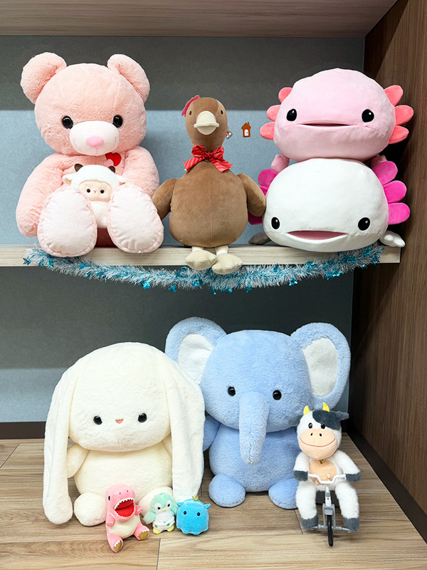 ぬいぐるみ・フィギュアの企画提案型営業◆人気キャラ・テーマパークグッズも担当/毎年昇給/ネイルOKイメージ1