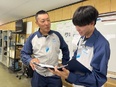 工場内作業スタッフ（フォークリフト中心）◆月収35万円も可／有給は入社初日から付与2