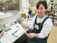 店舗の事務スタッフ（未経験歓迎）◆30年連続成長中の安定企業！／完休2日／賞与年2回／17時半退社！2