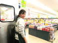 店舗の事務スタッフ（未経験歓迎）◆30年連続成長中の安定企業！／完休2日／賞与年2回／17時半退社！3