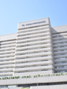 事務系総合職◆賞与実績4.6ヶ月分／年間休日122日／土日祝休／残業月10～20h／最先端医療に貢献1