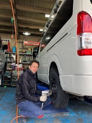 自動車整備士補助◆年間休日118日／家族・住宅手当あり／残業月19h以下／決算賞与3年連続支給1