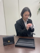 買取販売スタッフ（未経験歓迎）◆ブランド品・貴金属などのリユース事業で活躍／年休120日／賞与あり1