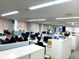 人事（採用・労務）◆上場企業グループでキャリアアップ！／年間休日122日／残業月20時間以下3