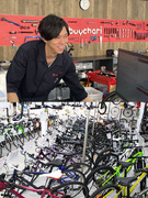 自転車の買取販売スタッフ（未経験歓迎）◆定着率90％以上／完休2日制／店長になれば月給35万円以上！1
