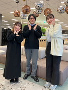 問い合わせ対応スタッフ◆天神直結オフィス／年休123日／東証プライム上場G／ネイル・服・髪色自由1
