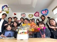 広報◆SNSでブランドの魅力を発信／AIツール活用中／住宅手当・家族手当有／基本土日祝休／在宅勤務可3