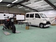 カスタムパーツの製造スタッフ（自動車等）◆未経験歓迎／完全週休2日制／土日祝休／月給25万円以上2