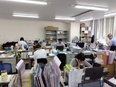 企画営業◆高校生向け進路イベントなど／1月に沖縄営業所オープン／最大9日など連休が多数／定時退社OK2
