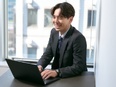 法人営業◆上場企業グループ／昇給・昇格年4回／1年目年収600万円可／年休130日／有休消化率77%3