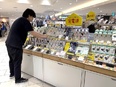 店舗運営スタッフ◆年間休日124日／残業月5hほど／東証プライム上場／コミュニケーション力が活かせる2