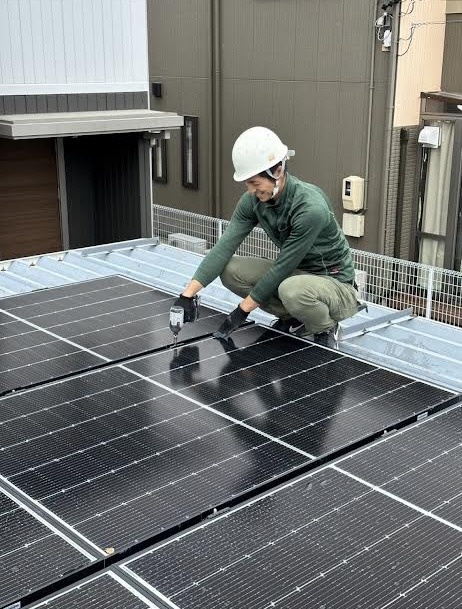 設置スタッフ◆現場職・学歴不問で年収1000万も可／残業ほぼなし／高級車贈呈など夢を叶える制度多数イメージ1