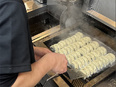 店舗運営スタッフ（店長候補）◆月給30万円～も可／簡単調理の中華惣菜店／シニア活躍中！2