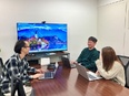Webディレクター（企画の立案がメイン）◆月給33万円以上／土日祝休み／年休125日以上／服装自由2
