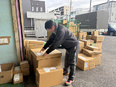 パッケージ資材の商品管理スタッフ◆年休120日／残業月10h以内／設立50年以上／未経験歓迎3
